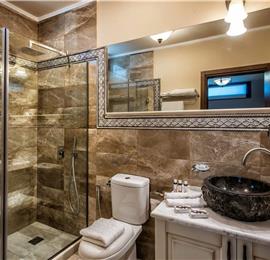 6 bedroom luxury villa with pool near Agia Pelagia, sleeps 12